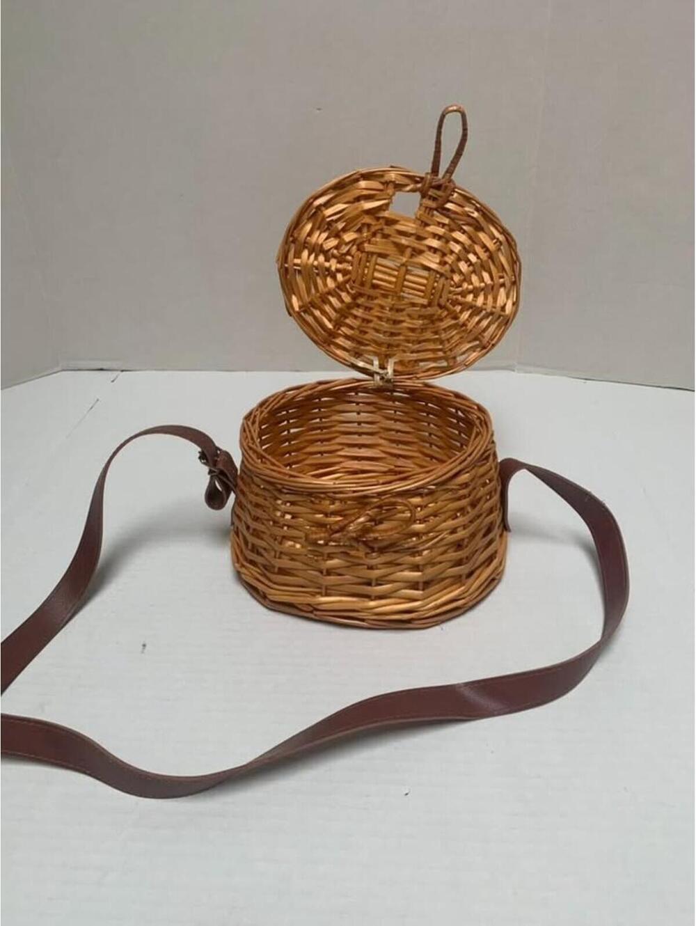 Wald Imports Rustic Willow Fishing Creel Basket